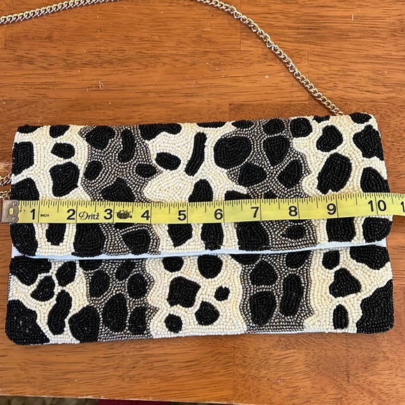 Francesca's Beaded Black & Cream Animal print cross/Shoulder Bag w/gold chain - Picture 15 of 17